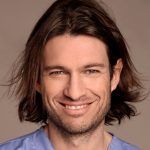 El Dr. Ludwig Johnson: Un referente en el campo de la salud