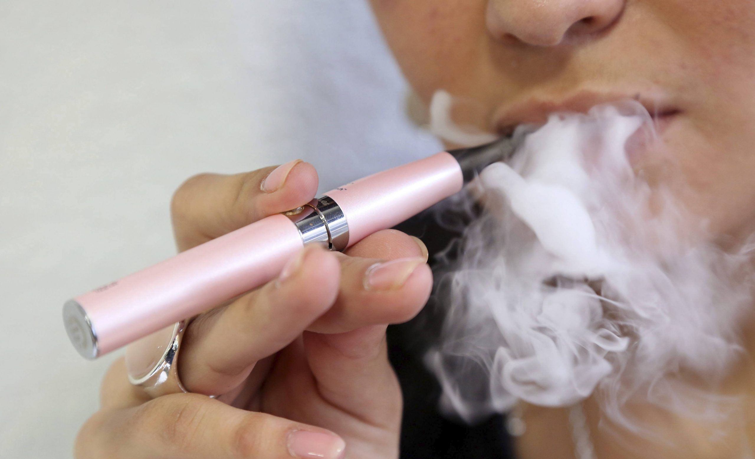 El vapeo supera al consumo de cigarrillos entre los jóvenes, según un nuevo informe