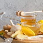 Agua Tibia con Limón, Ajo y Jengibre para la Salud