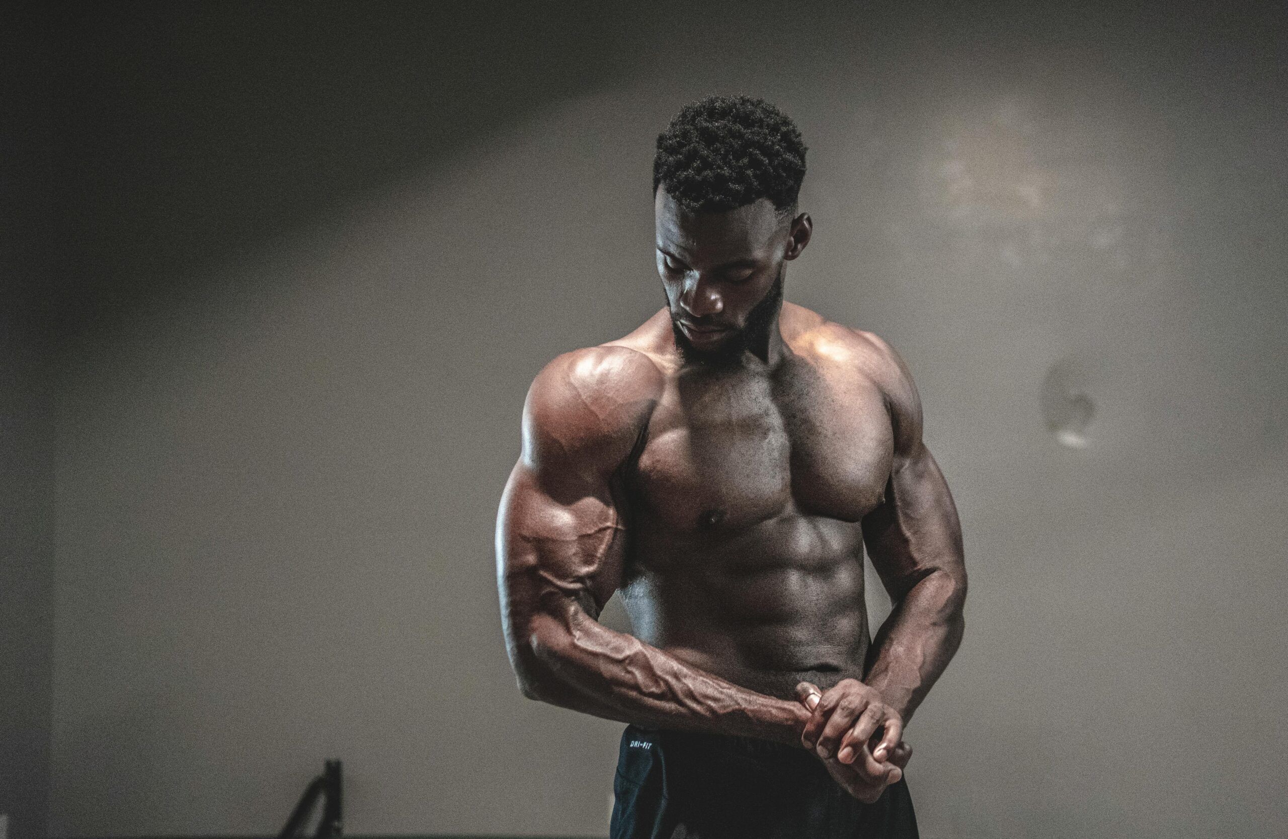 Cómo Elevar los Niveles de Testosterona de Forma Natural: Jengibre y Agua con Limón
